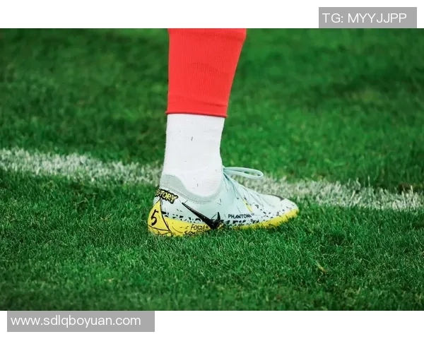 穿破足球鞋的球星背后故事 揭秘他们如何以激情与坚韧挑战极限